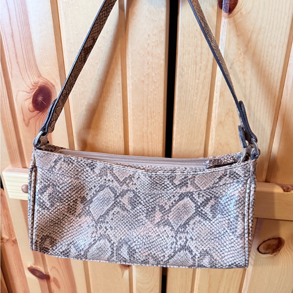 Elegant Snakeskin Shoulder Bag